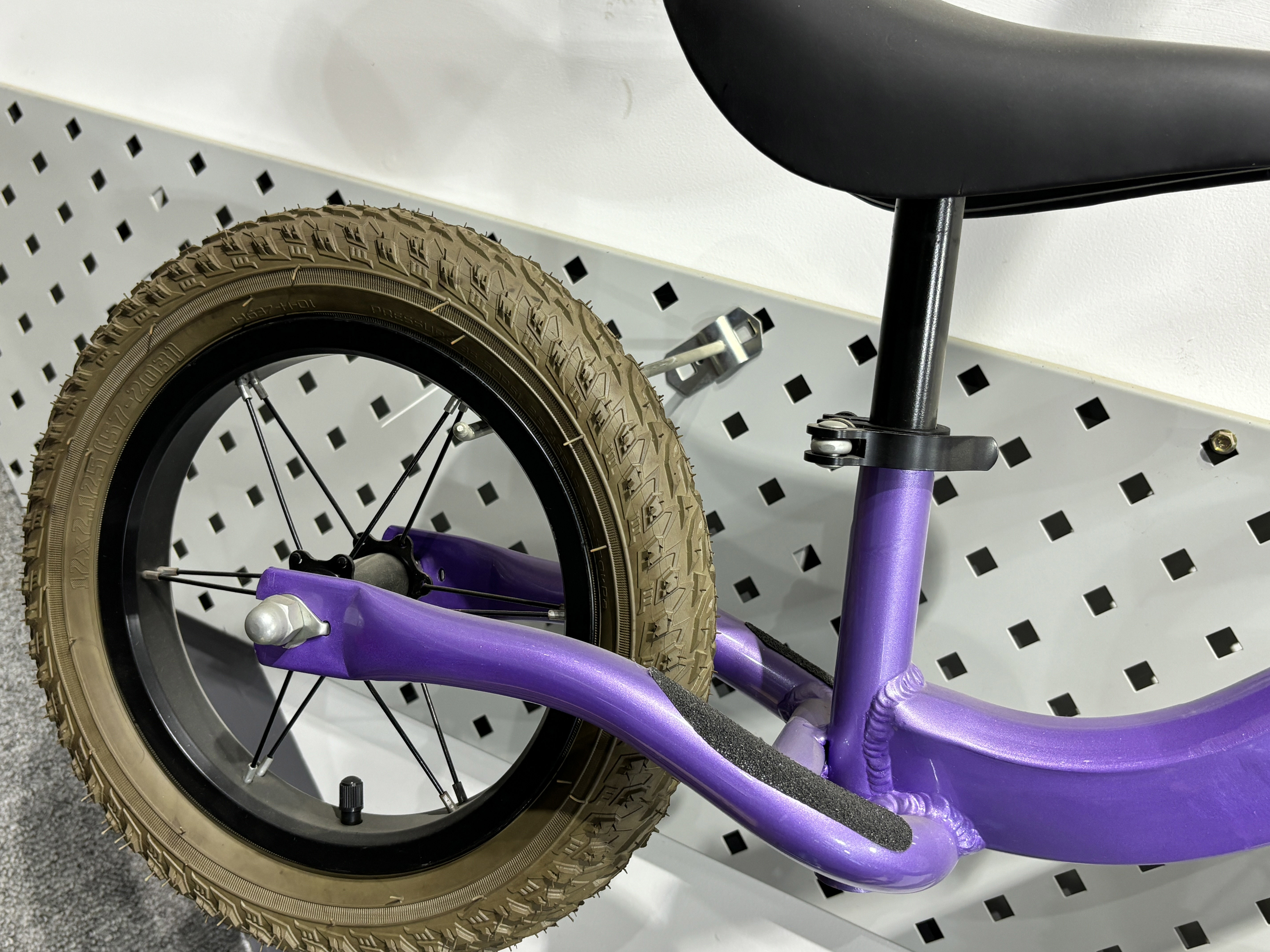 No Brake 2 Wheel Style Childrens Balance Bikes Magnesium Alloy Frame