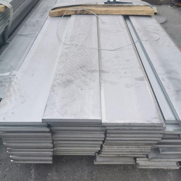 Buy cheap SS304 Hot Rolled SS Flat Bar 06Cr19Ni10 40mm Steel Building Decoration from wholesalers