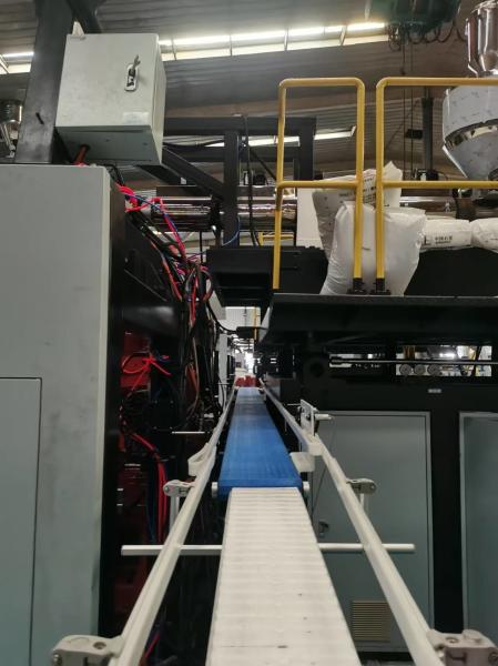 HDPE Double Stations Polyethylene Plastic Extrusion Blow Moulding Machine Screw