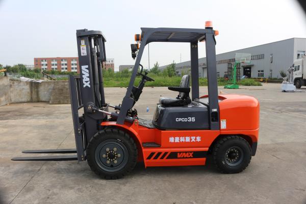 Buy cheap 3500kgs Loading Capacity Diesel Engine Forklift Truck Automatic Transmission from wholesalers