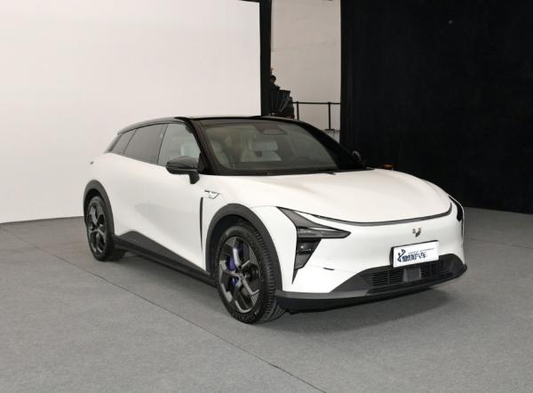 In Stock Chinese Export Fast Ship Jiyue 01 Electric Vehicle Car Smart New Energy