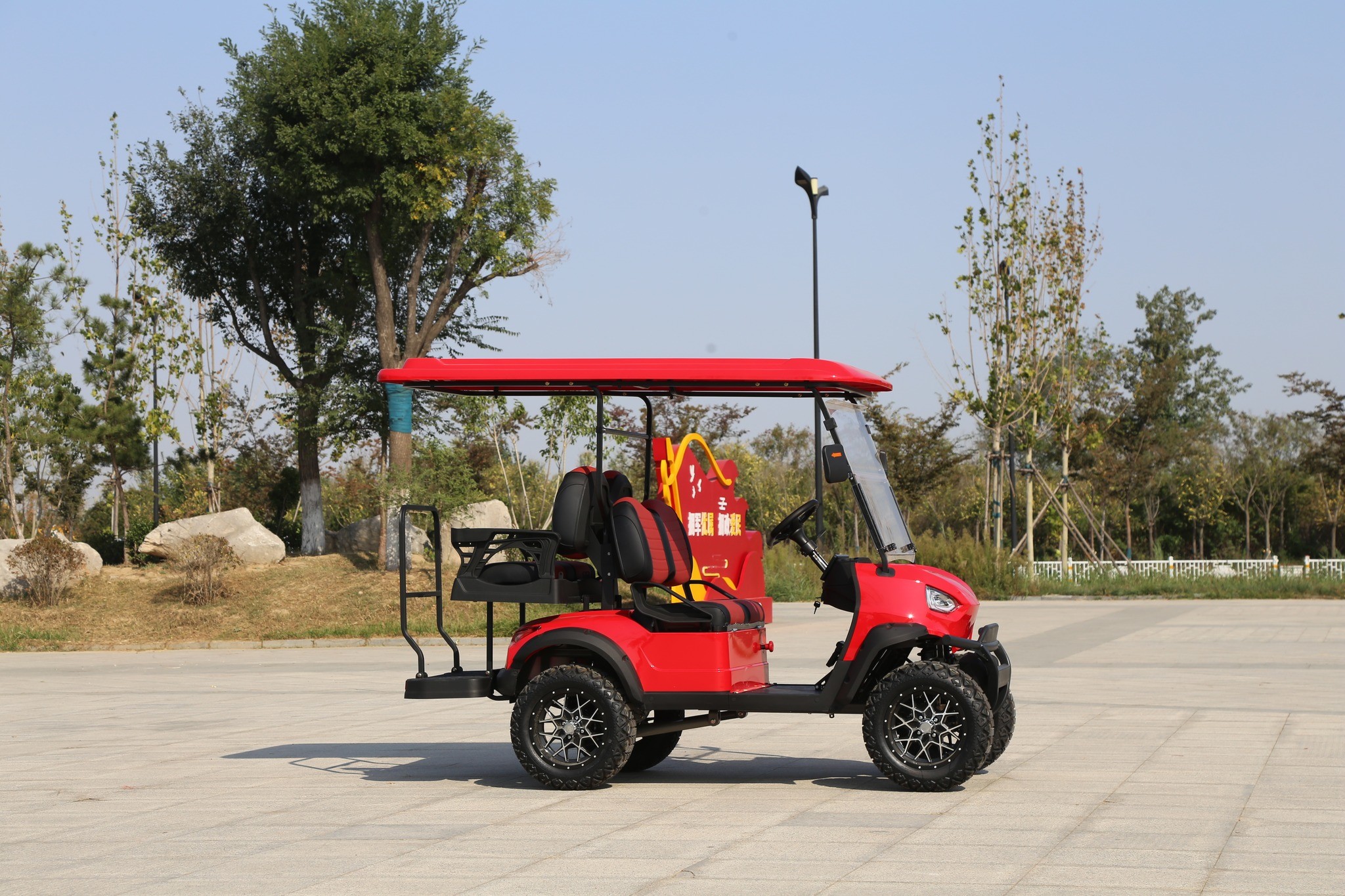 Peak Prestige Flagship Model Luxurious Four-Seater Electric Golf Cart Technological Luxury, Interior Aesthetics Ultimate Choice For Prestigious Travel
