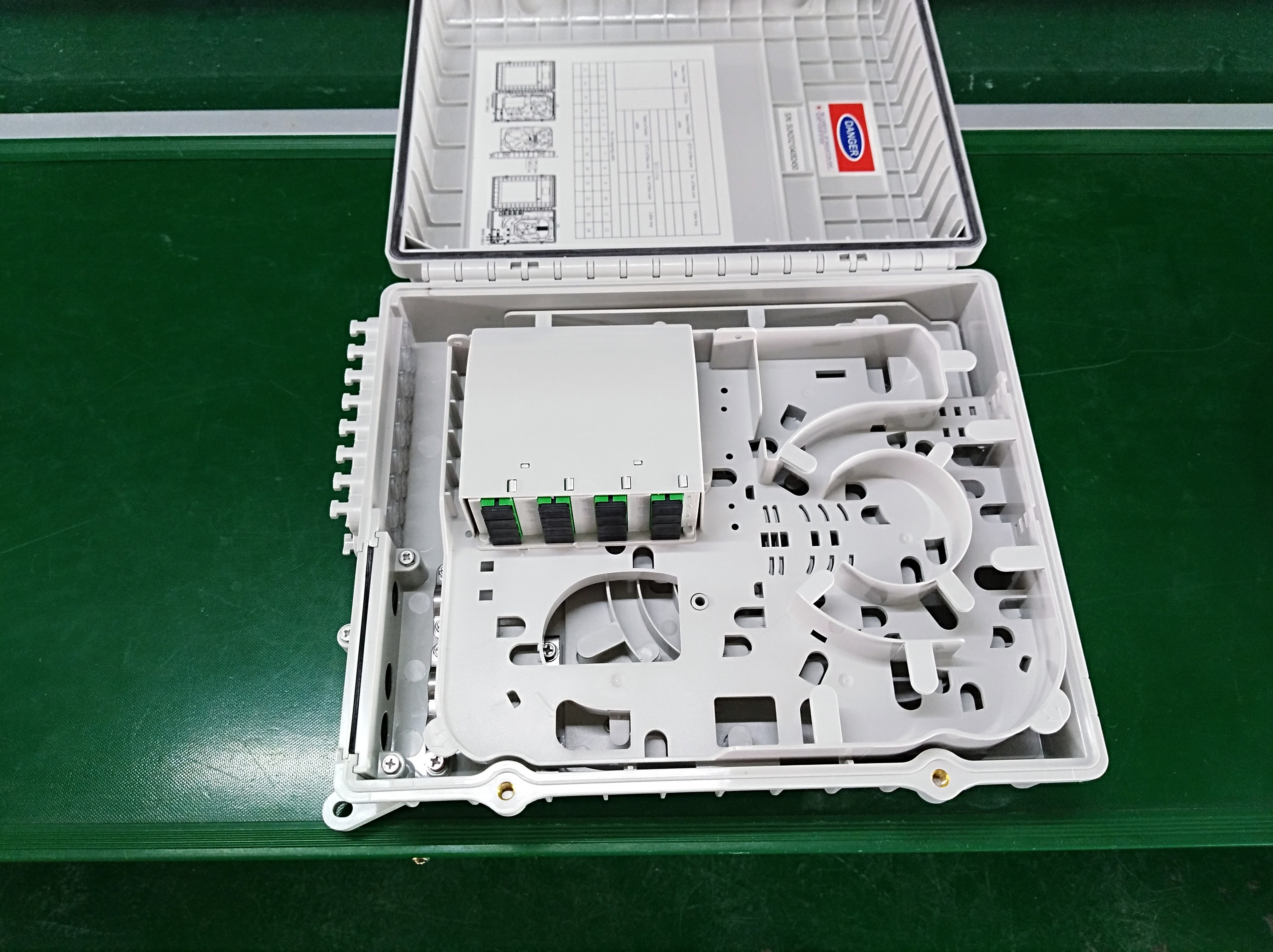 GFS-16U-1 16cores Optical Fiber Distribution Box IP65 328*259*94mm