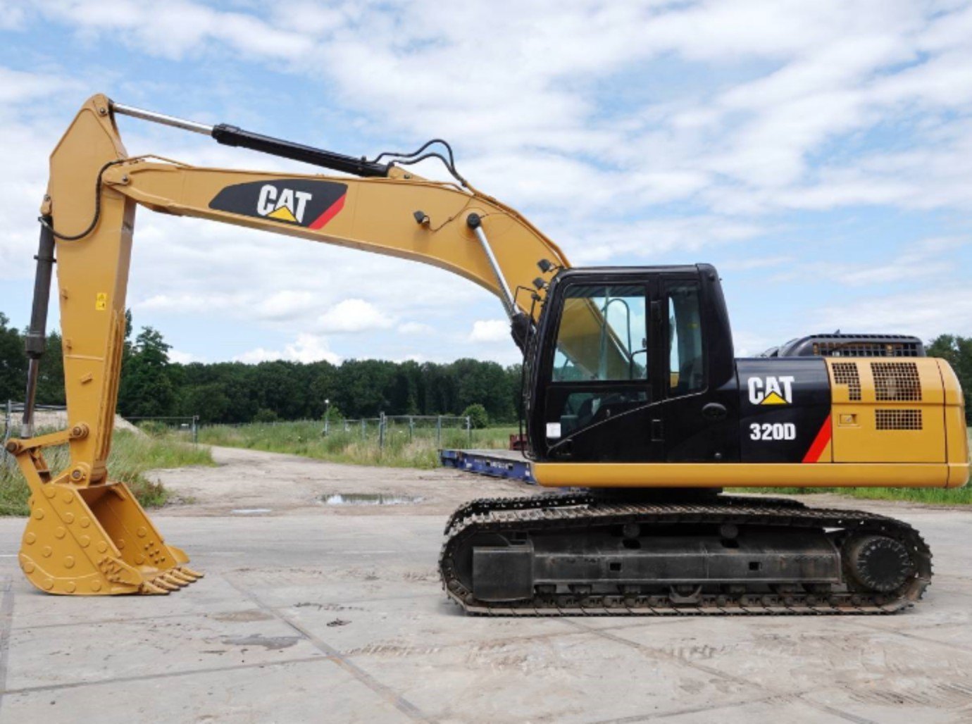 20 Ton Cat 320D Used Excavator Machine 1 m3 Bucket Capacity 20000 KG Operating Weight