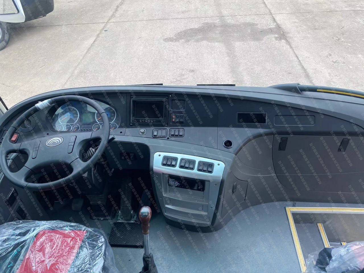 Used Yu Tong Coach Bus Luxury Coaches with Manual Transmission Type Coaches