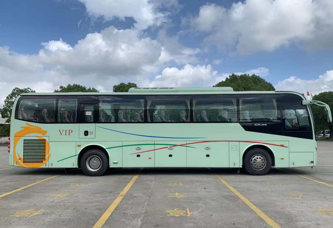 45 Seats RHD Tourist Coach Bus with FAST 6DS180T Transmission and Capacity