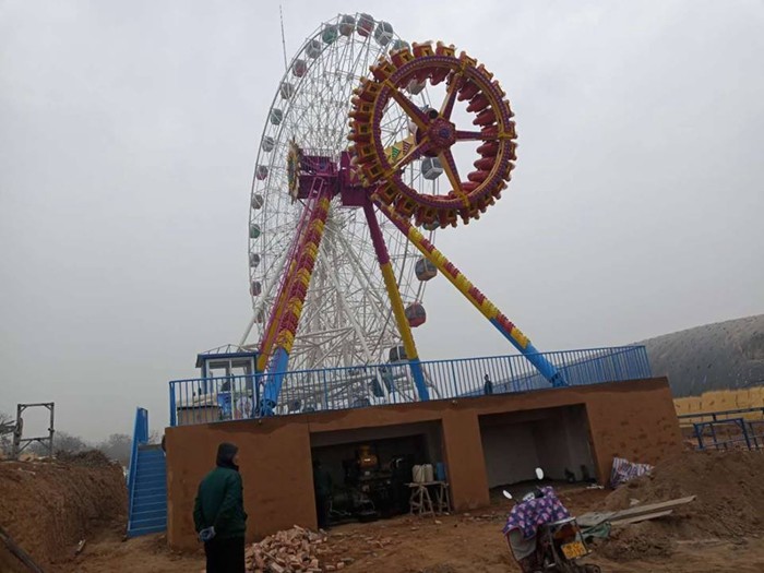 240 Degree Giant Pendulum Amusement Ride Customized Color With Music System