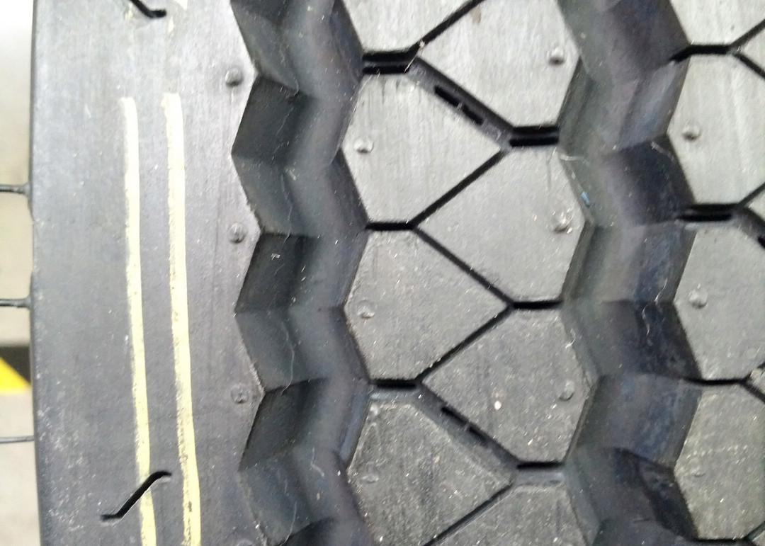 6.00R13LT Pickup Truck Tires , Light Duty Truck Tires With 3 Zigzag Grooves