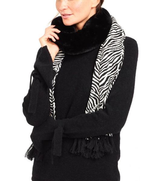 Buy cheap Animal 100 Wool Blanket Scarf , Jacquard Long Chunky Scarf With Middle Faux Fur from wholesalers