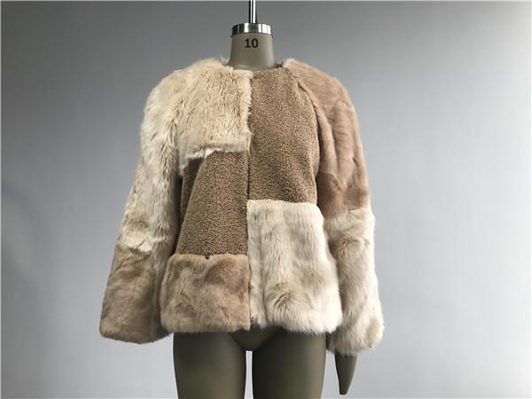 Buy cheap Beige Short Ladies Faux Fur Coats , Faux Fur Tan Teddy Fur Combo Coat from wholesalers