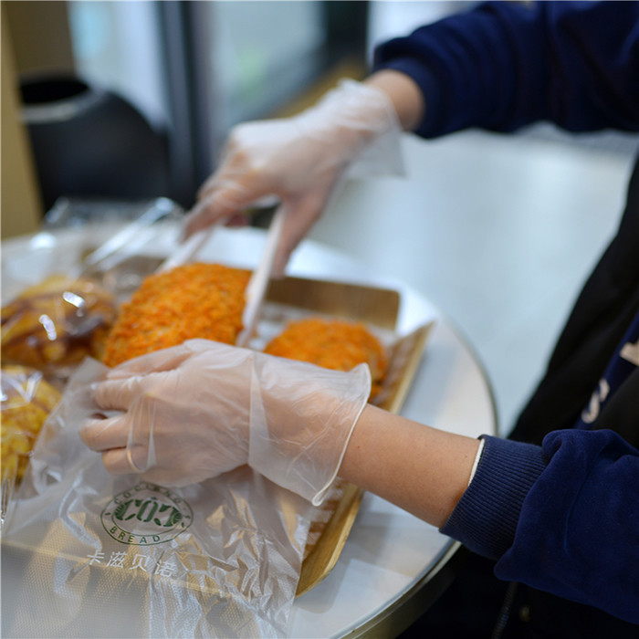 Practical Disposable Vinyl Glove Single Use 9 Inches Custom Length For Food