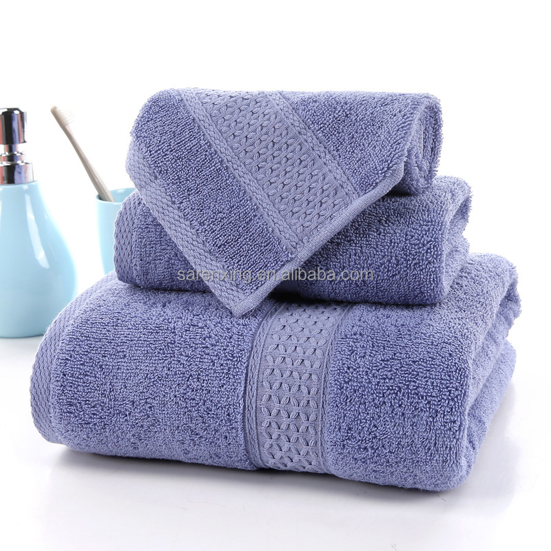 Embossed Bath Towels in Solid Color for a Luxurious and Comfortable Bathing Experience