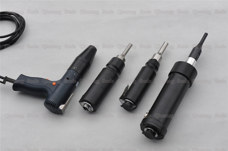 35Khz Riveting Ultrasonic Plastic Welding Machine Pistol Type , Portable Ultrasonic Welder For Cloth Spot