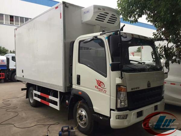 Buy cheap LHD RHD Howo 4X2 Refrigerated Box Truck , 4t Frozen Meat Delivery Trucks from wholesalers