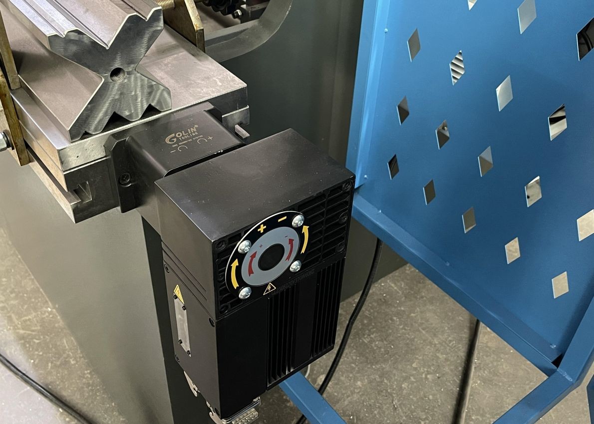 Wc67y 160T Stainless Steel CNC Hydraulic Press Brake 2 Axis 3200MM