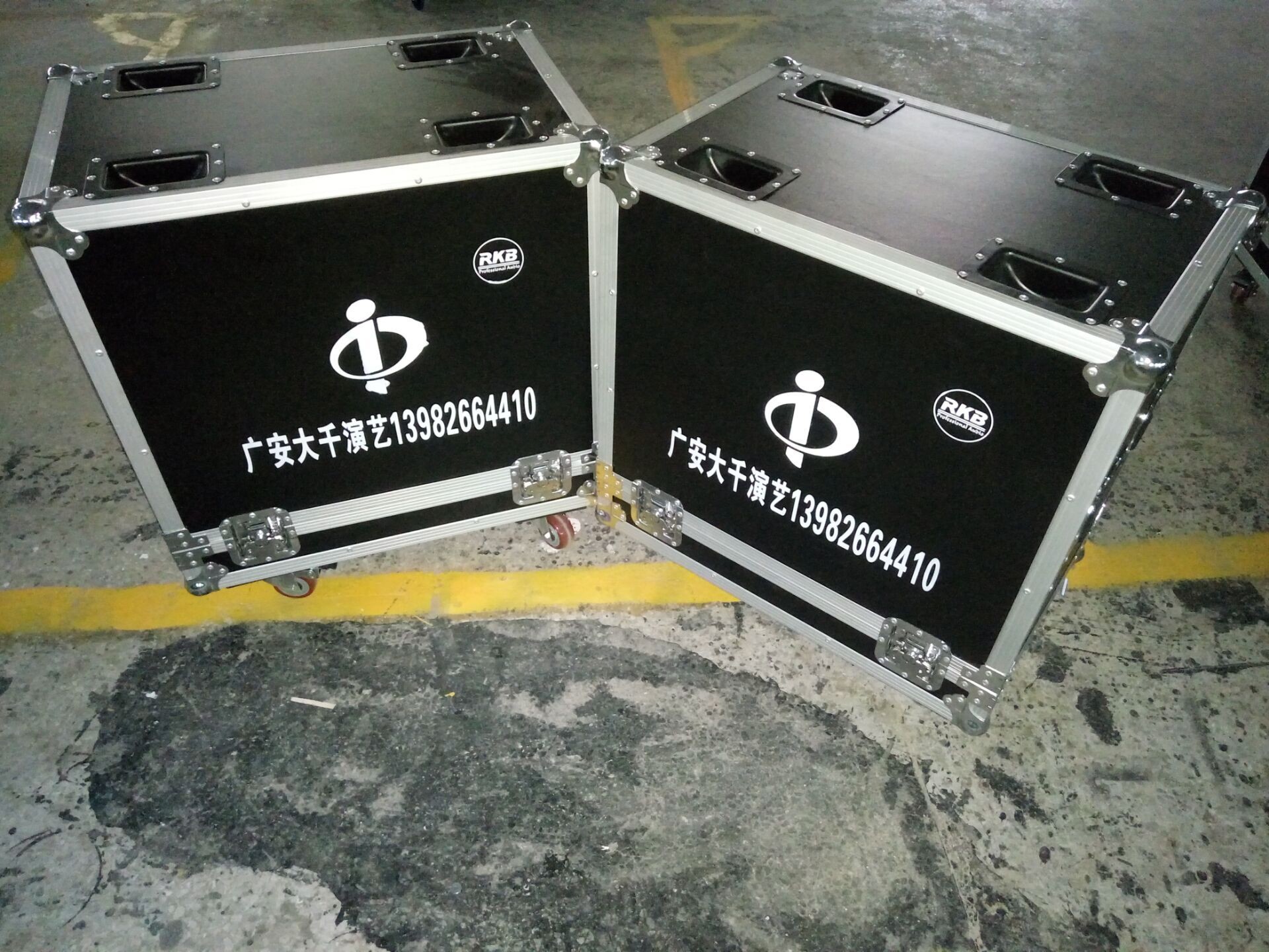 1000X500X500mm Black Color Waterproof 150KG Loading capacity Aluminum Tool Cases With Foam