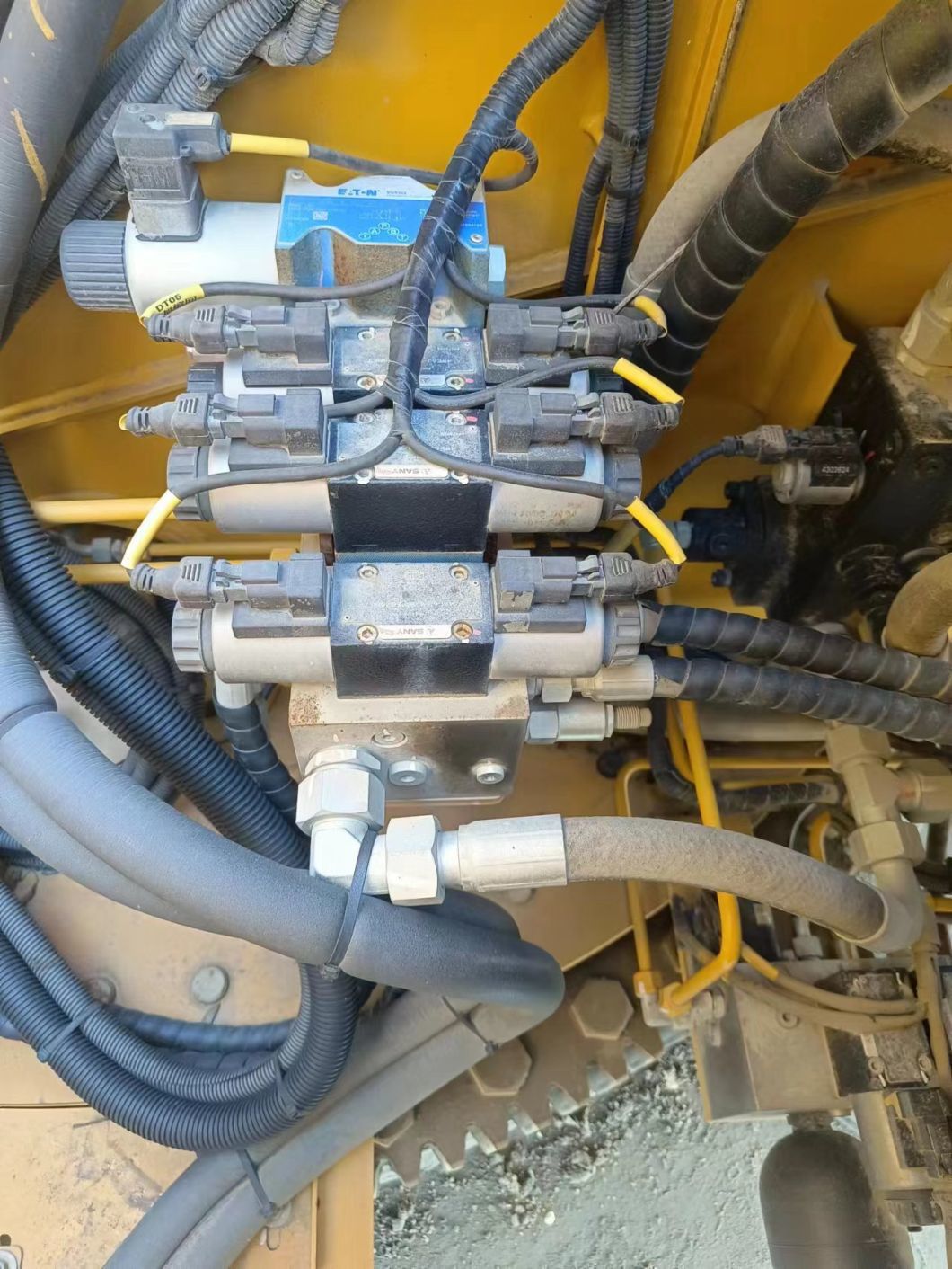 in 17 Years, Sy 80 Tons of Truck Crane Inventory Goods for Sale