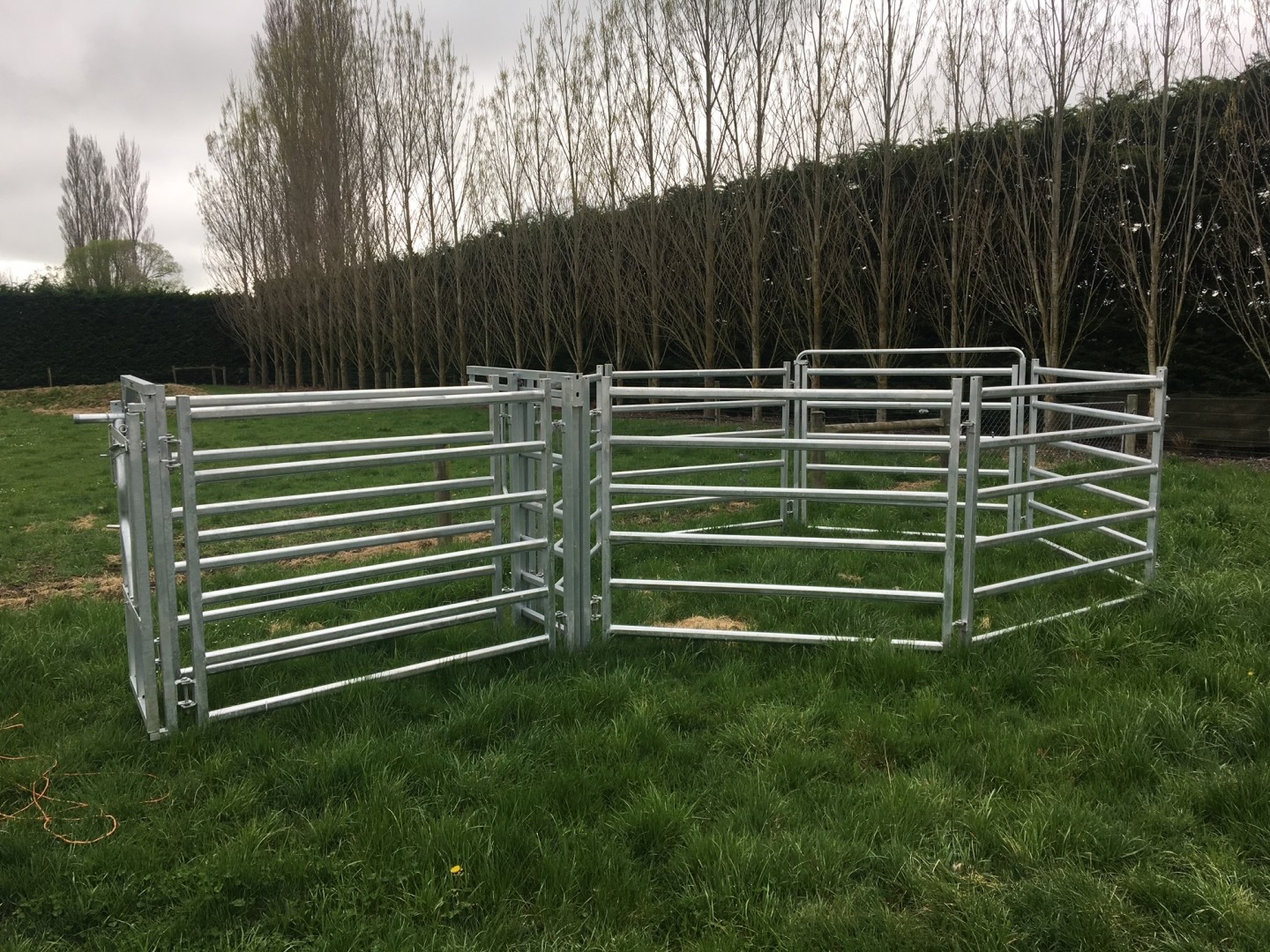 Heavy Duty Metal Corral Fence Portable Galvanized Livestock 4 / 5 / 6 Rails Cattle Fence