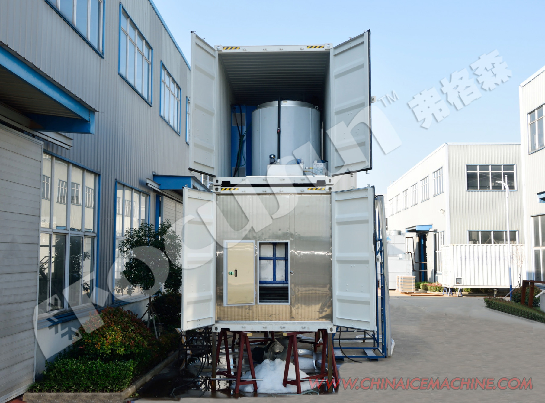Private Mold and 495kw Condenser Capacity for FOCUSUN Customized Indoor Snow Park