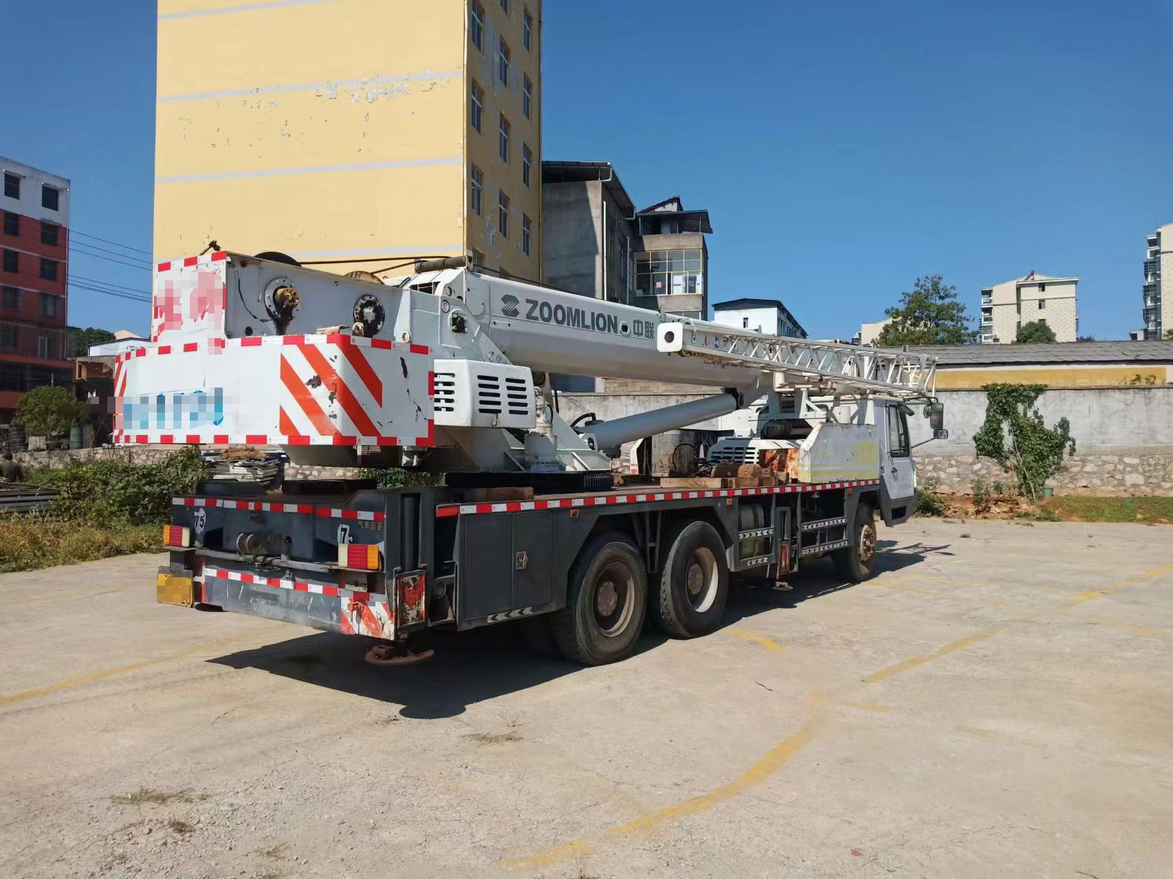 Zoomlion small mobile crane 25 tons, promotional sale