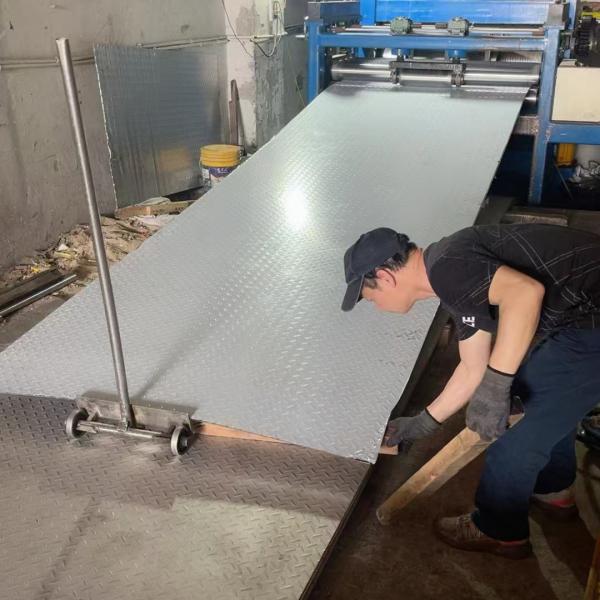 Buy cheap Anti Slip AISI Checker Plate Ss 304 Thickness 0.5 - 6.0mm from wholesalers