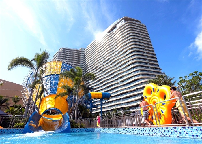 Fun Adult Giant Tornado Water Slide , Outdoor Spiral Amusement Park Water Slide