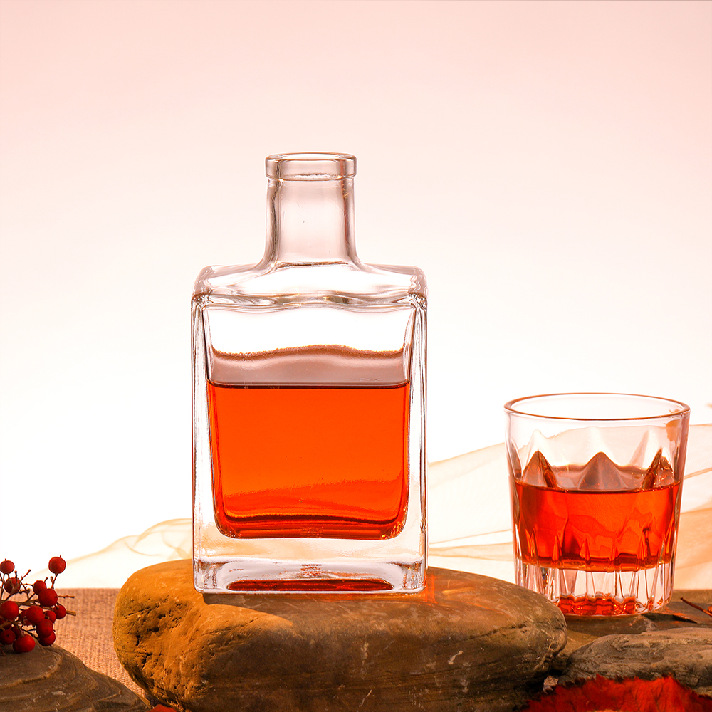 Glass Square Shape 750ml Whiskey Bottle with Decal Surface Handling