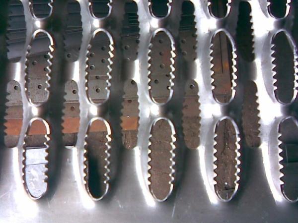 Corrosion Resistant Anti Skid Metal Plate With Crocodile Mouth Hole For Work