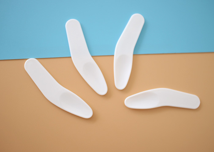 62.9mm Plastic Makeup Tool Cream Cosmetic Spatula Scoop White Color