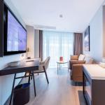 Customized Request Modern Luxury Hotel Furniture Set for King Size Bedroom in