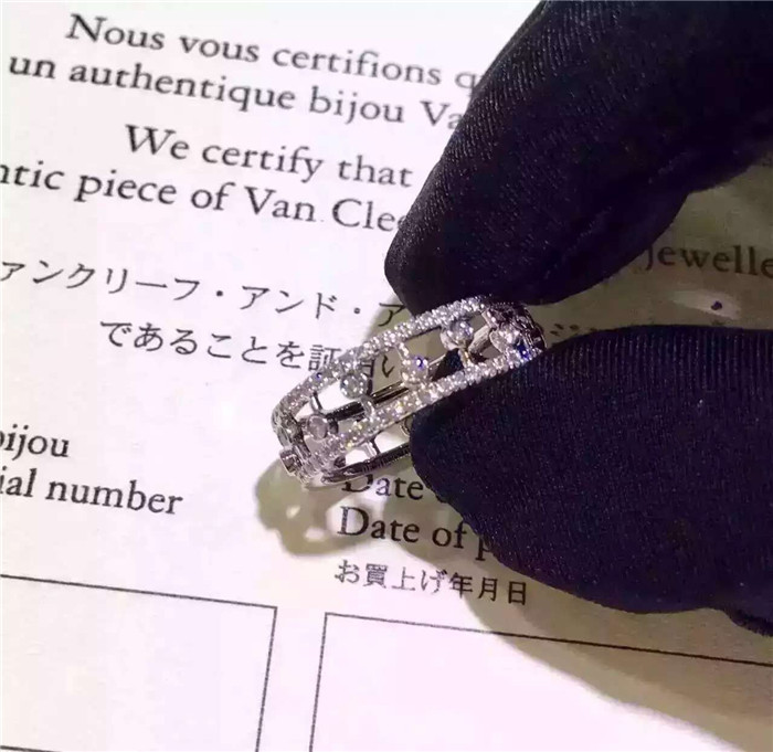 Cheap Price Diamond Ring 18K White Gold Wedding Ring with VVS Diamonds