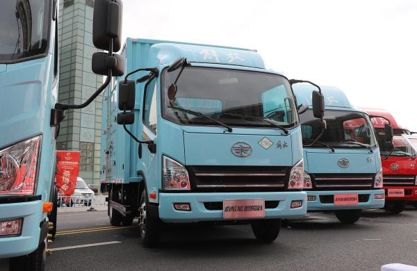 Used 4x2 Cargo Truck FAW Van Truck CNG Engine 150hp Container Box 3300mm