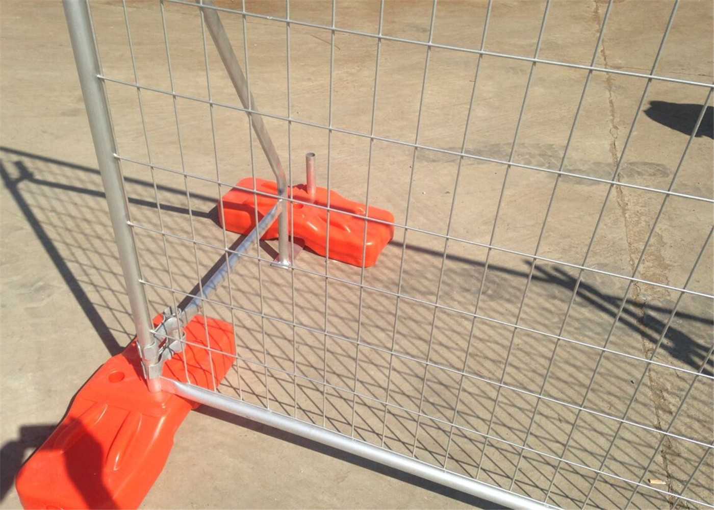 Steel Plate Base Temporary Construction Fencing Panels 2.1m*2.4m mesh 60mm*250mm*3.00mm diameter HDG after fabericated