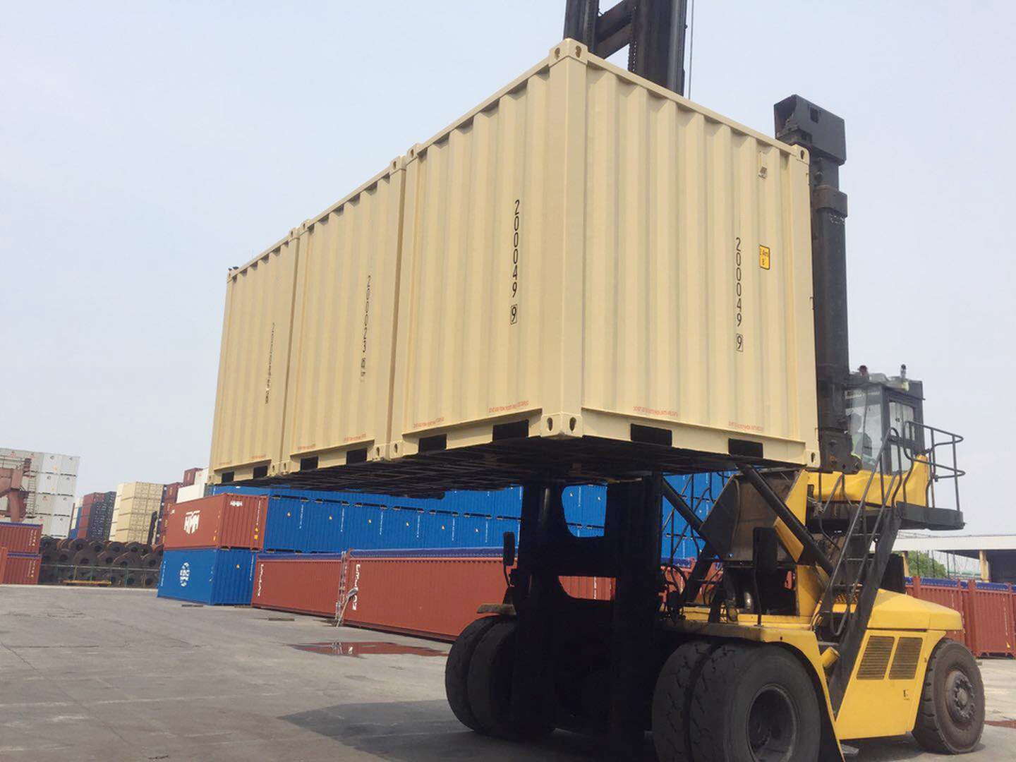 6ft x 8ft Shipping Containers Dry Storage Containers External Dimensions 1960 x 2438 x 2591 mm Portable Cargo Storage