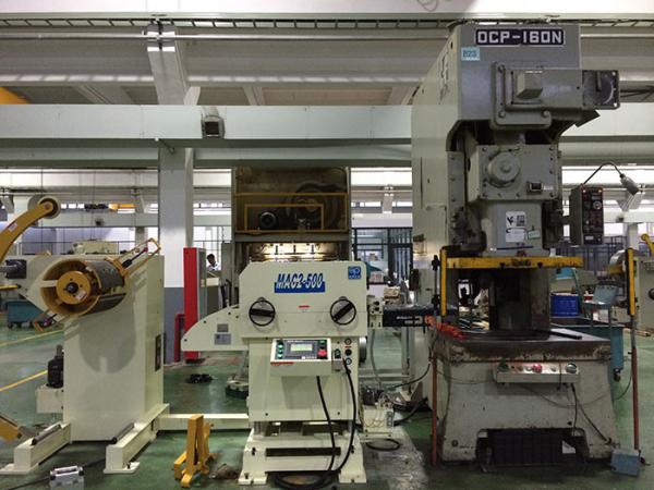 Buy cheap Large Sheet Metal Decoiler Straightener Uncoiler Feeder Line Speed 16~24 M / Min from wholesalers