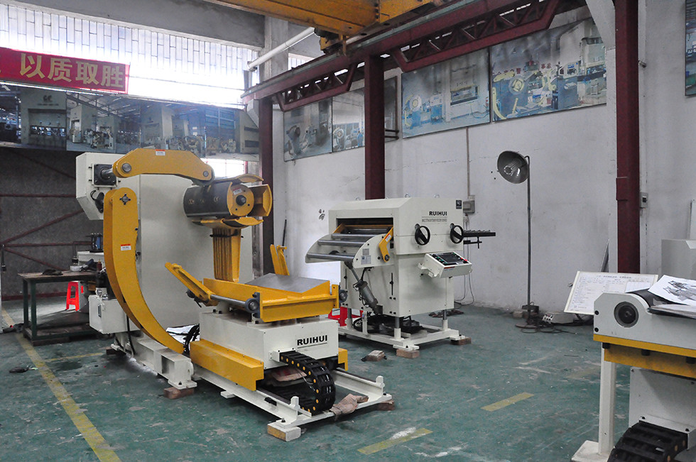 High Precision 3 in 1 Feeding Steel Coil Uncoiler Flatting Feeder Machine