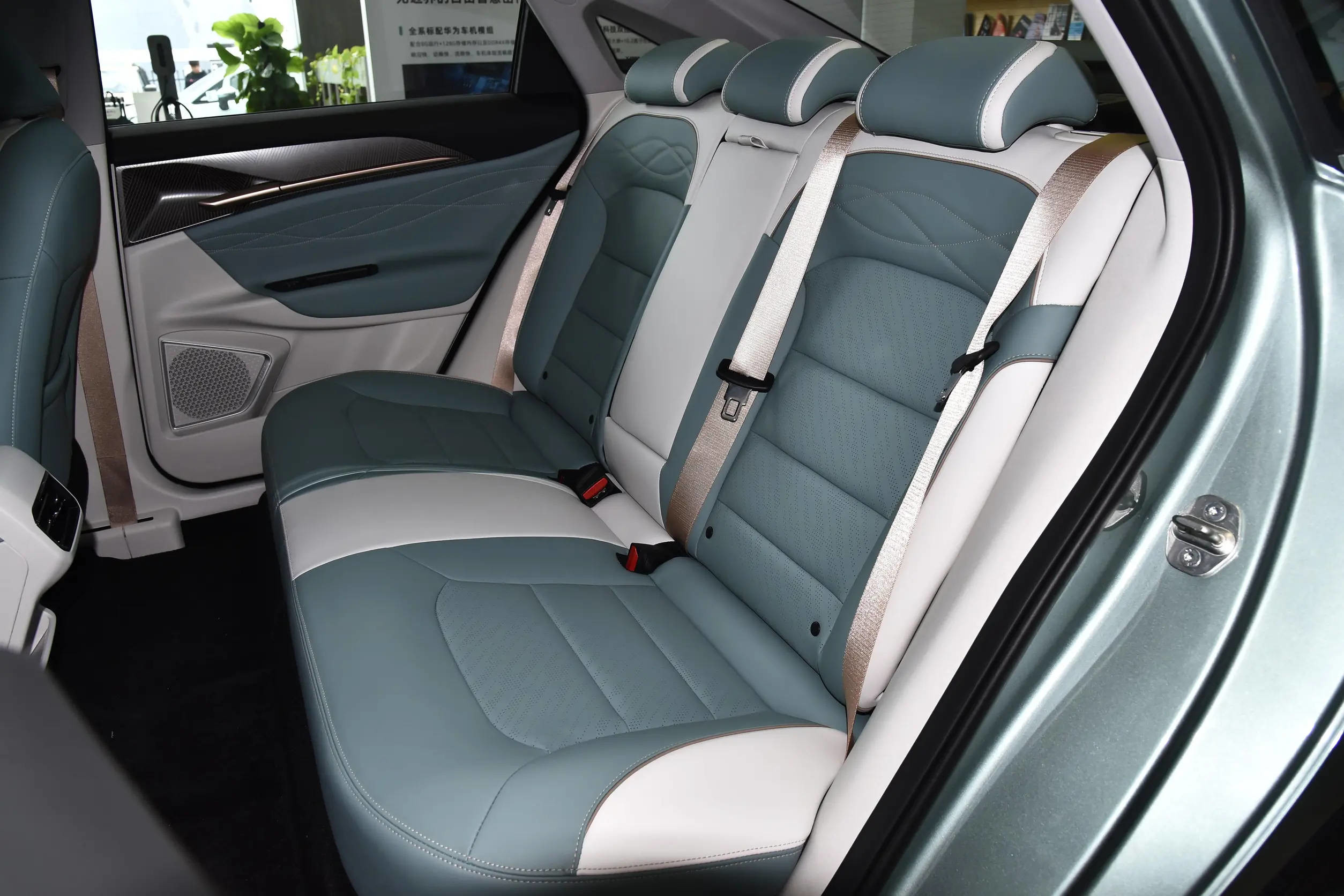 Battery-Electric Cars Geely Atlas 500km Flagship Model Ultra-Fast Charging