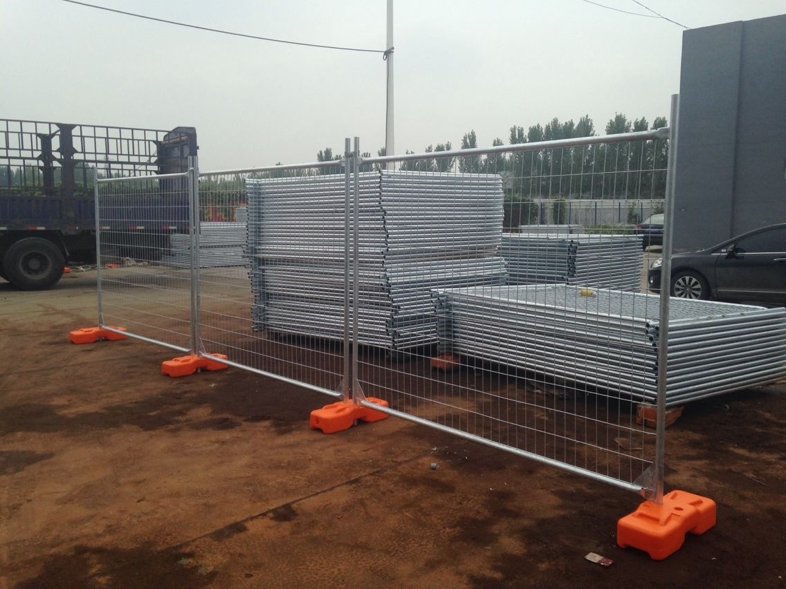 Galvanized Temporary Fence Panels 2.1m*3.5m with brace OD32mm*1.5mm Mesh 60mm*150mm*4.00MM hdg 42 microns /300 gram/SQM