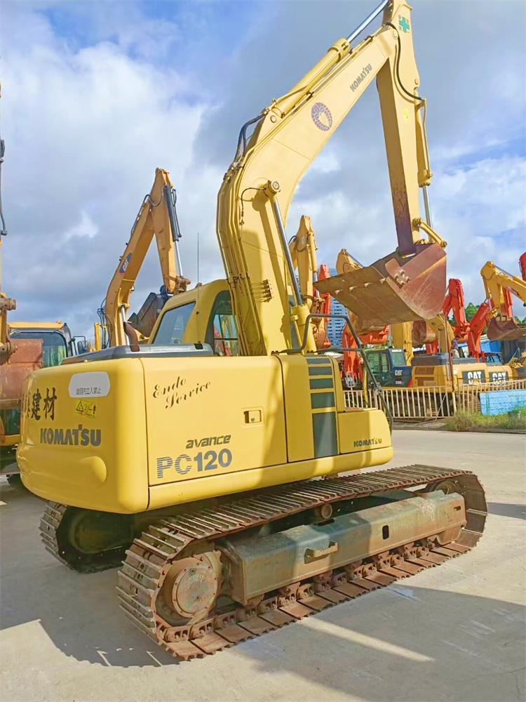 64KW Used Komatsu PC120 Excavator PC120-6 with 12030 KG Operating Weight in Shanghai