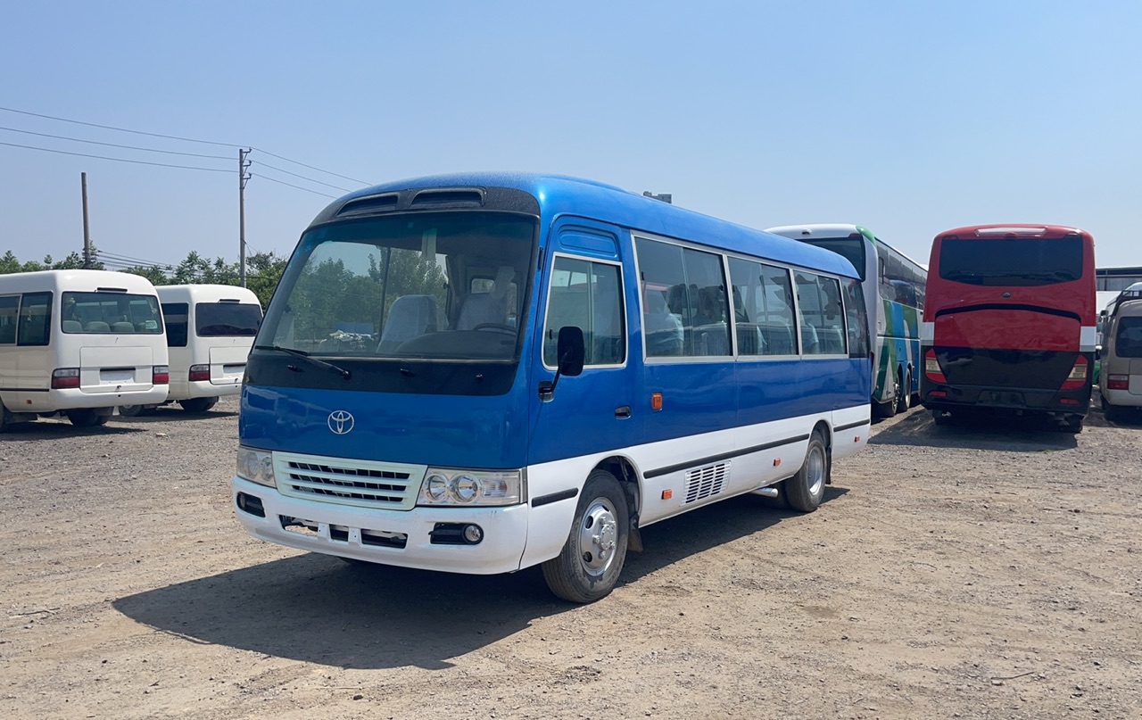 Used Toyota Coaster 30 Seater Bus Manual Transmission Good Condition 4L Engine Capacity