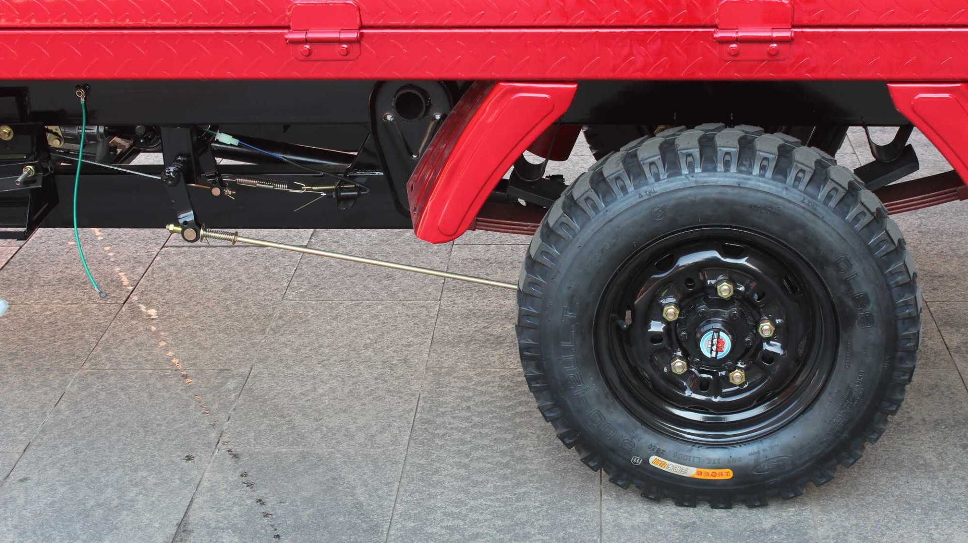 Tuk Tuk Chassis 250cc Zongshen Engine Hot Gasoline Cargo Tricycle for 5.0 Inch 70 Km/h
