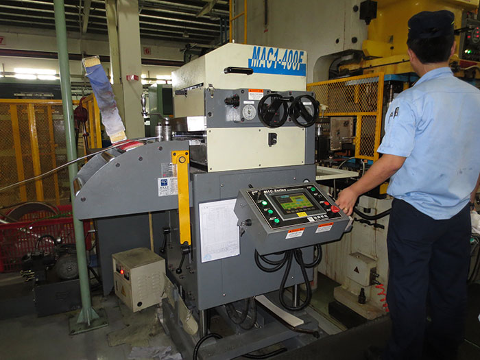 NC servo feeder