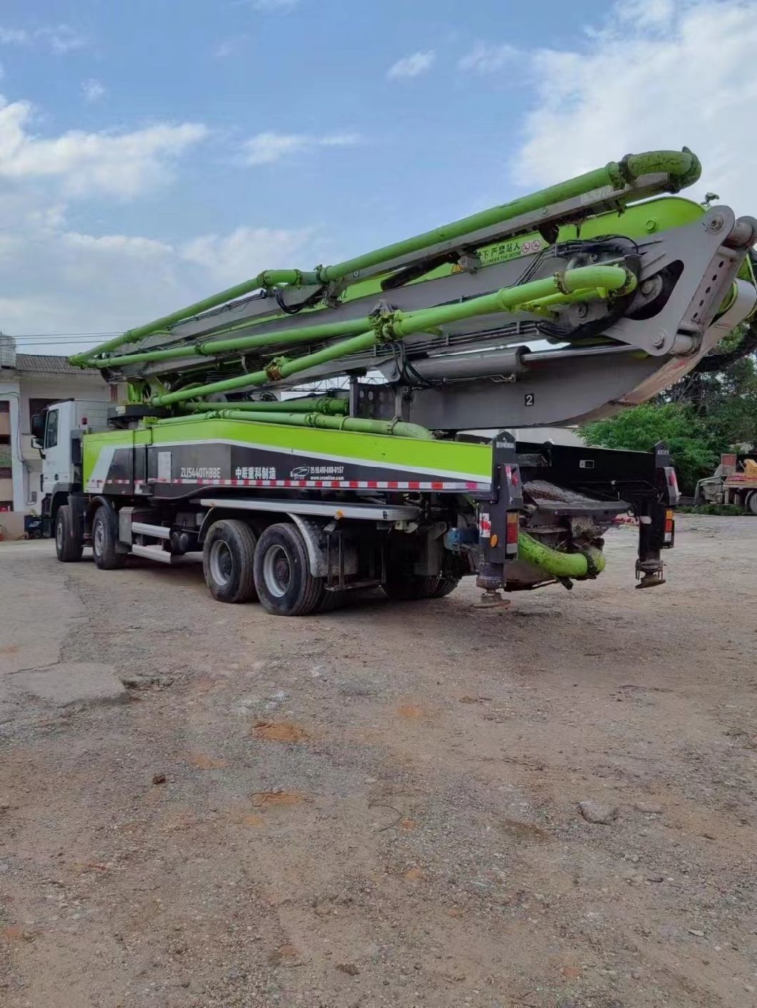 Heavy Equipment Mercedes Benz Zoomlion 56m Construction Machinery Used Concrete Pump Truck