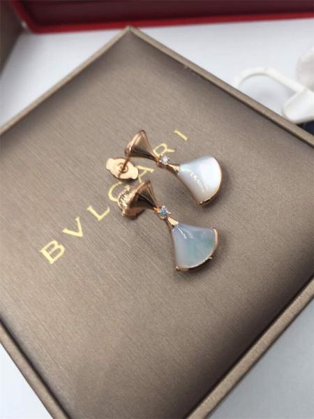 Buy cheap DIVAS'DREAM earrings in 18 kt white gold with mother of pearl and diamonds from wholesalers