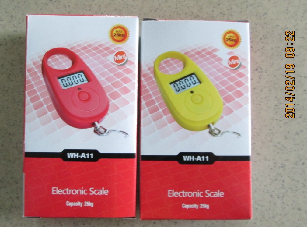 Colorful Digital Hanging Scale Tare Function With 1 * CR2032 Battery Power