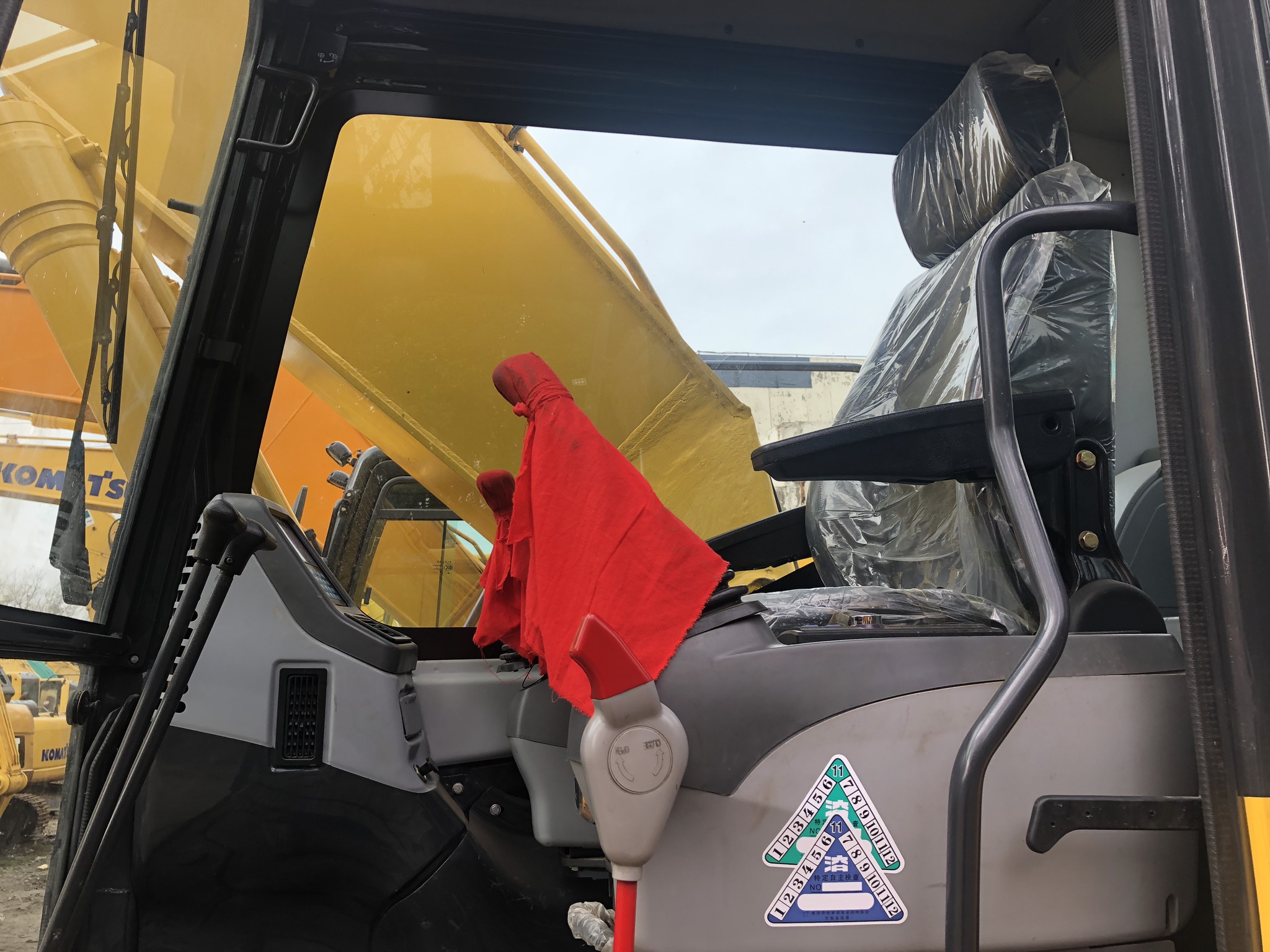 USED EXCAVATOR IN STOCK KOMATSU PC200-8/ORIGINAL PAINT SECOND HAND KOMATSU PC200-8 ON SALE WITH CHEAP PRICE