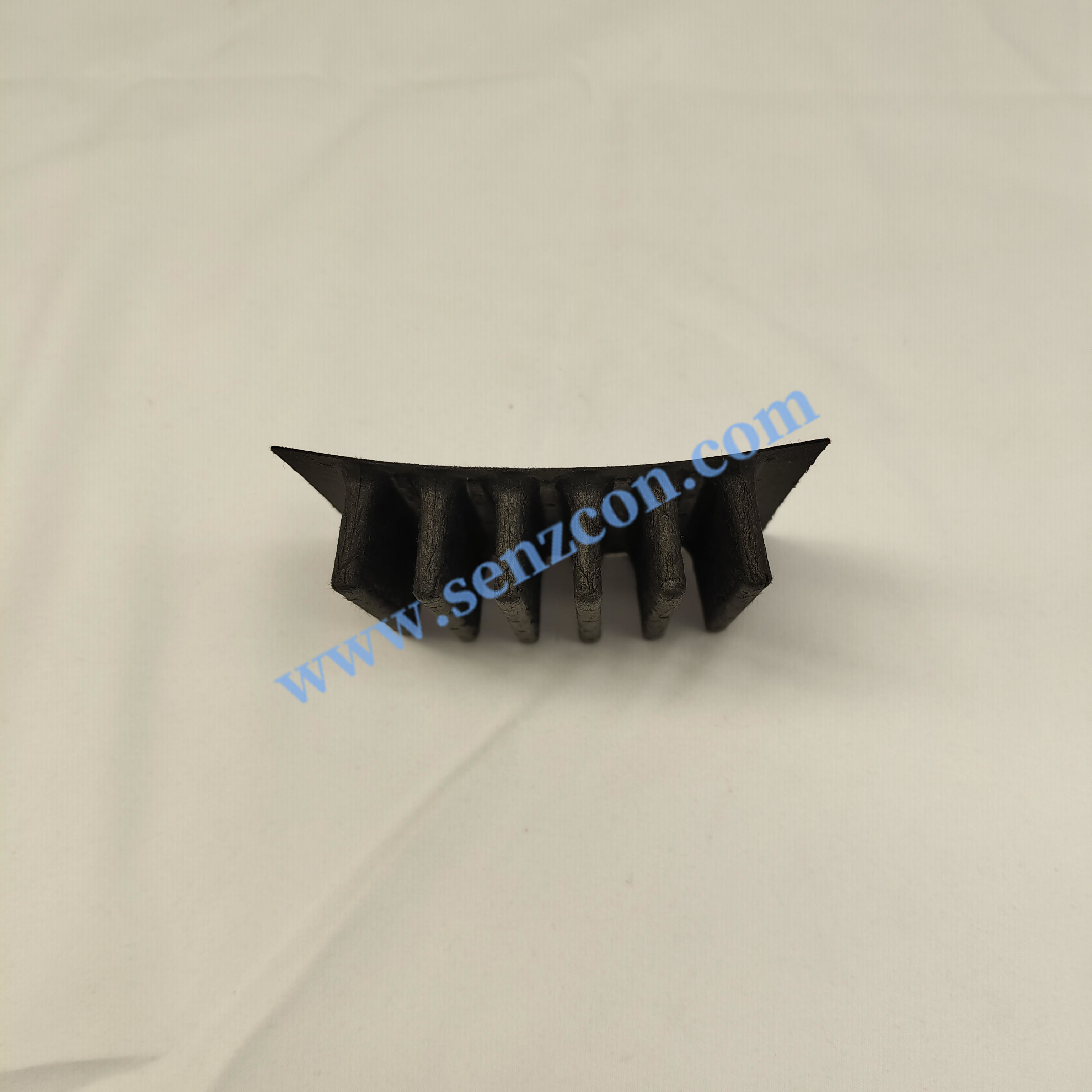The factory customizes black pulp molding bases for high-quality essence liquids. The precise concave and convex grooves ensure that the essence