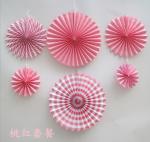 The paper fan consists of two diameters of 40 cm and two diameters of 30 cm. Two