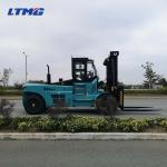900mm Load Center 30 Ton Forklift , Container Big Forklift Trucks For Airports