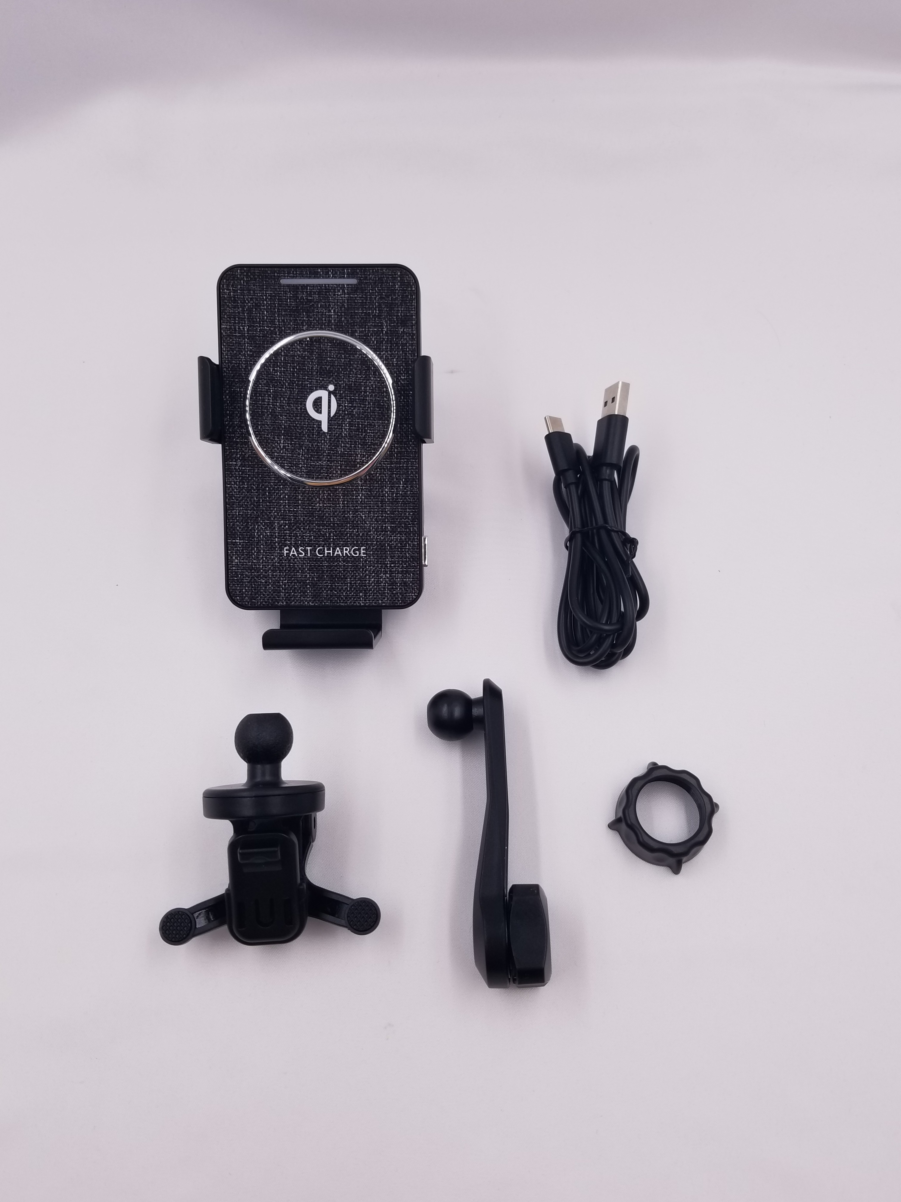 360° Rotation 15W Wireless Car Charger Sucking